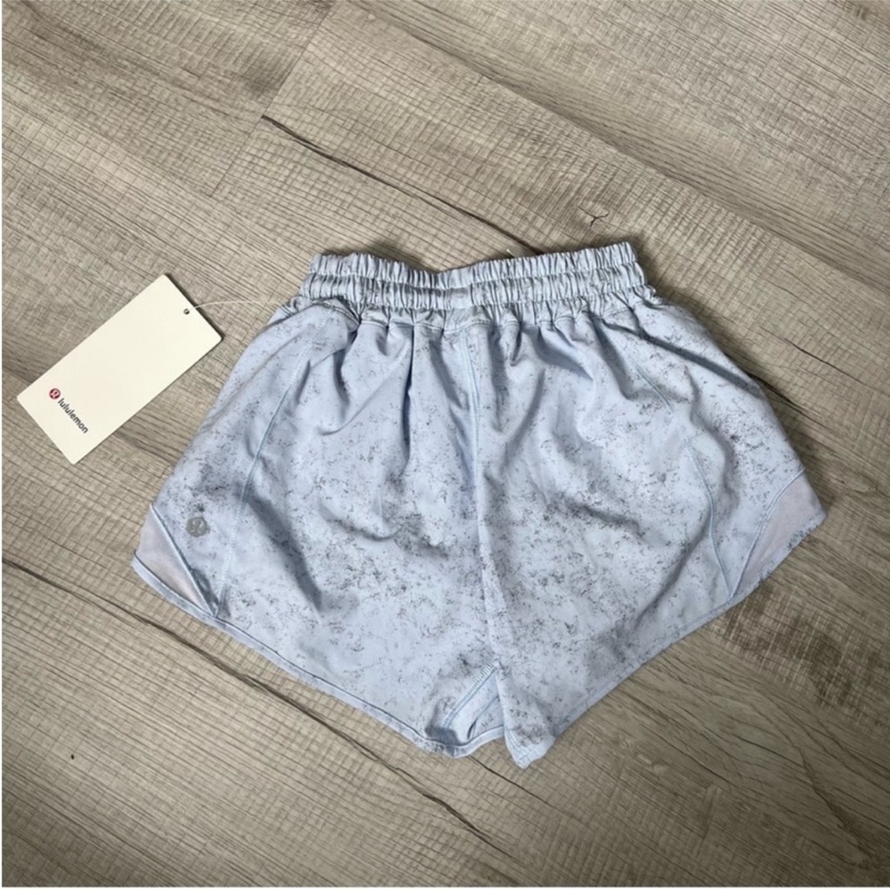 NEW LULULEMON Hotty Hot High-Rise Lined Short 4"
Gravel Dust Pastel Blue Sise 2 - Picture 9 of 16